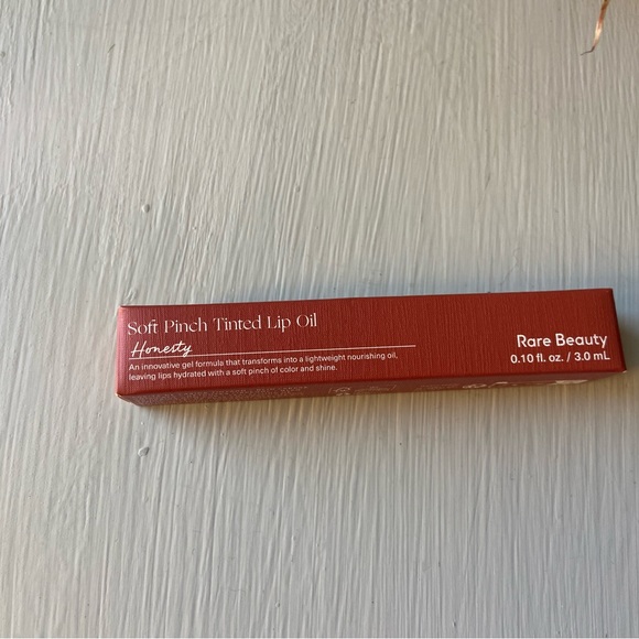 NWT Rare Beauty Soft Pinch Tinted Lip Oil in Honesty (Nude Brown) - Picture 2 of 4